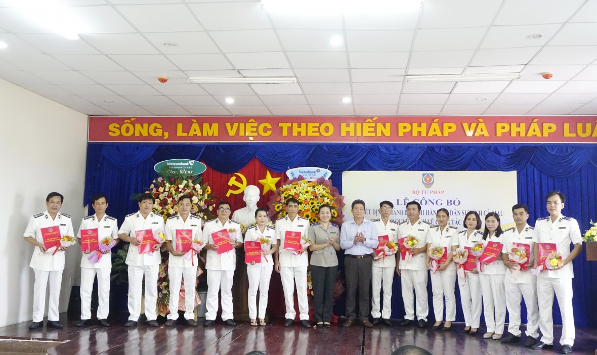 Cà Mau: Công bố quyết định hợp nhất lãnh đạo Thi hành án dân sự tỉnh sau sáp nhập Cà Mau: Công bố quyết định hợp nhất lãnh đạo Thi hành án dân sự tỉnh sau sáp nhập