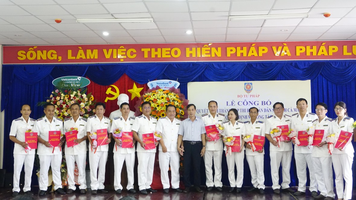 Cà Mau: Công bố quyết định hợp nhất lãnh đạo Thi hành án dân sự tỉnh sau sáp nhập Cà Mau: Công bố quyết định hợp nhất lãnh đạo Thi hành án dân sự tỉnh sau sáp nhập