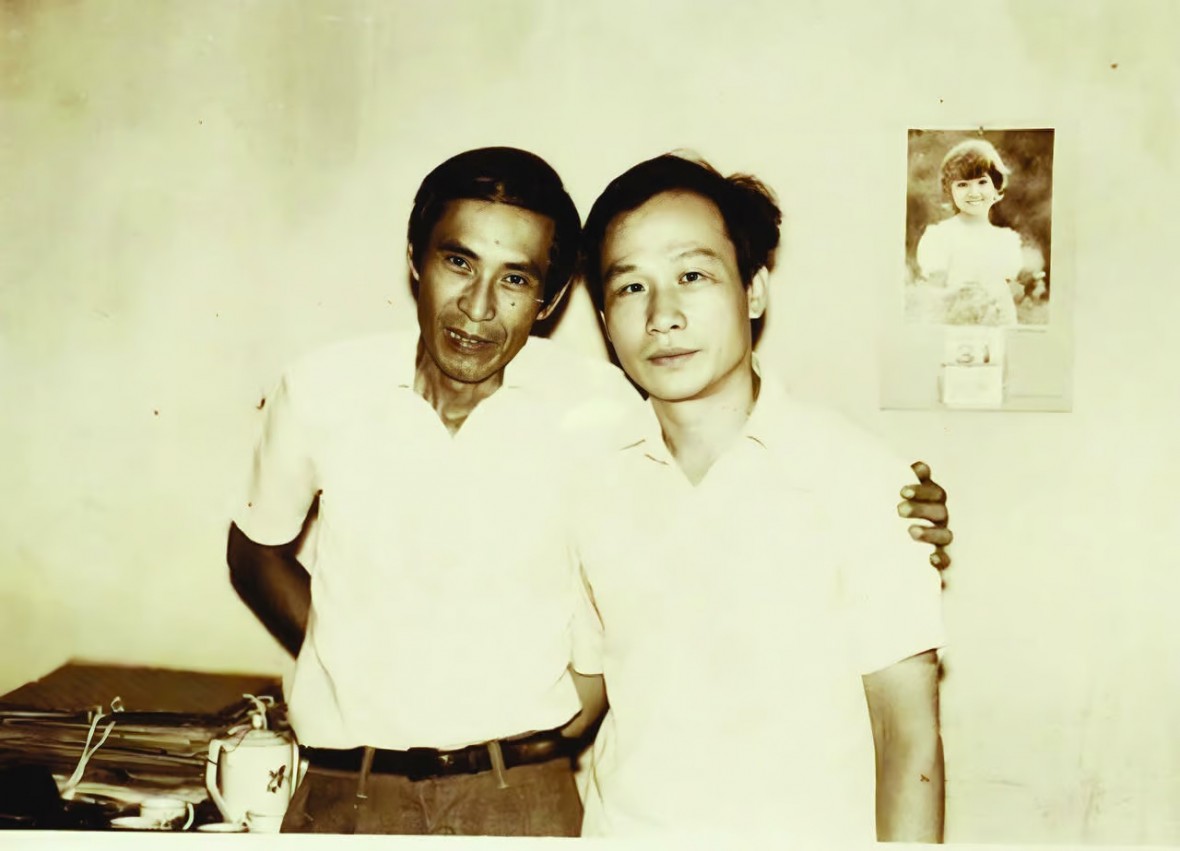 Ông Lê Cảnh Thuận, nguyên Tổng Biên tập (bên phải) và ông Vũ Duy Thiệu, nguyên Trưởng ban Thư ký Toà soạn Báo Pháp luật Thường Thức nay là Báo Pháp luật Việt Nam.