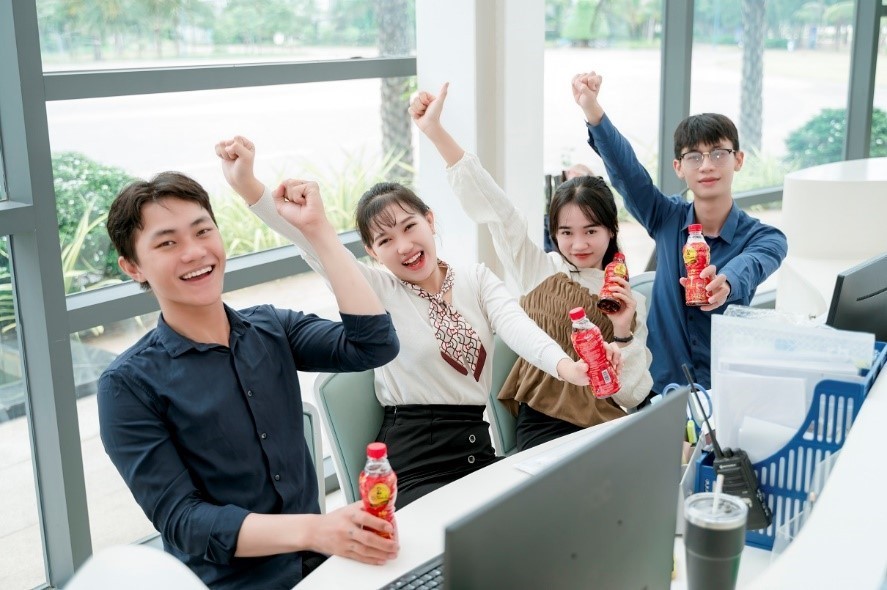 Mỗi ngày thanh lọc cơ thể là một ngày tươi giúp người trẻ tận hưởng công việc và ngày hè sôi động.