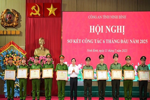 Thượng tướng Trần Quốc Tỏ dự hội nghị sơ kết tại công an tỉnh Ninh Bình