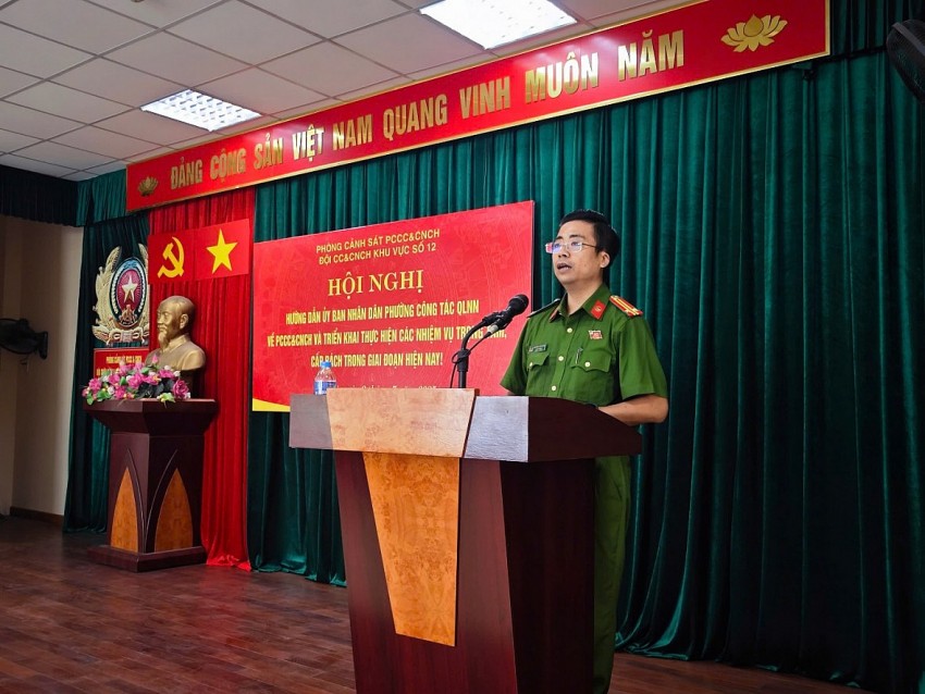 Trung tá Nguyễn Tuấn Dũng, Đội chữa cháy và cứu nạn, cứu hộ khu vực số 12 triển khai các nội dung chính tại Hội nghị. Trung tá Nguyễn Tuấn Dũng, Đội chữa cháy và cứu nạn, cứu hộ khu vực số 12 triển khai các nội dung chính tại Hội nghị.