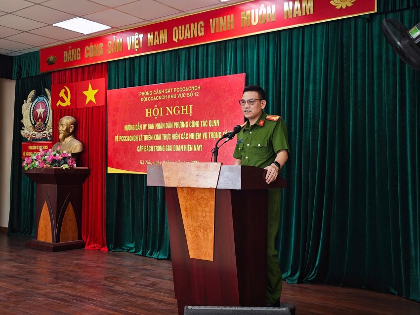 Thượng tá Ngô Tiến Long, Phó Trưởng Phòng Cảnh sát PCCC&CNCH CATP quán triệt tại Hội nghị. Thượng tá Ngô Tiến Long, Phó Trưởng Phòng Cảnh sát PCCC&CNCH CATP quán triệt tại Hội nghị.