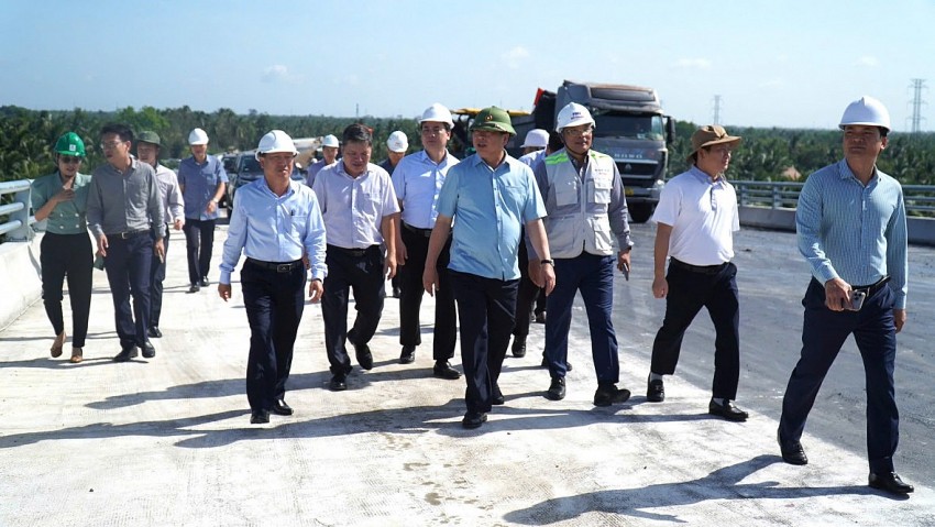 Bộ trưởng Bộ Xây dựng kiểm tra tiến độ thi công dự án cầu Rạch Miễu 2 Bộ trưởng Bộ Xây dựng kiểm tra tiến độ thi công dự án cầu Rạch Miễu 2