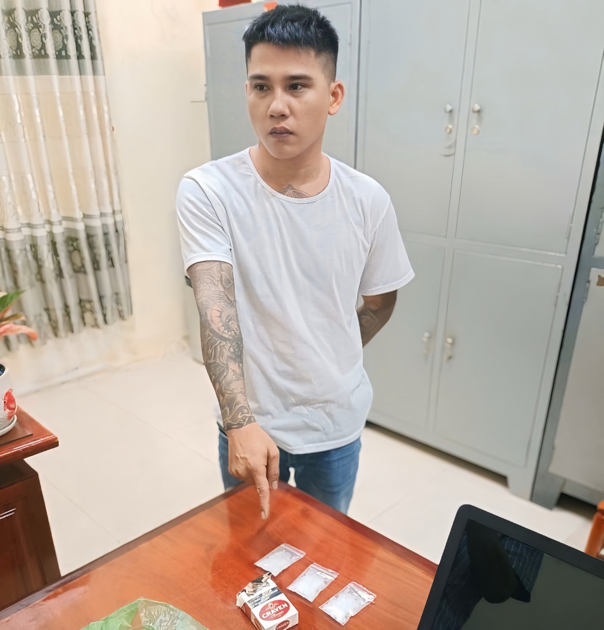 Bắt quả tang thanh niên vận chuyển trái phép chất ma túy lúc nửa đêm Bắt quả tang thanh niên vận chuyển trái phép chất ma túy lúc nửa đêm