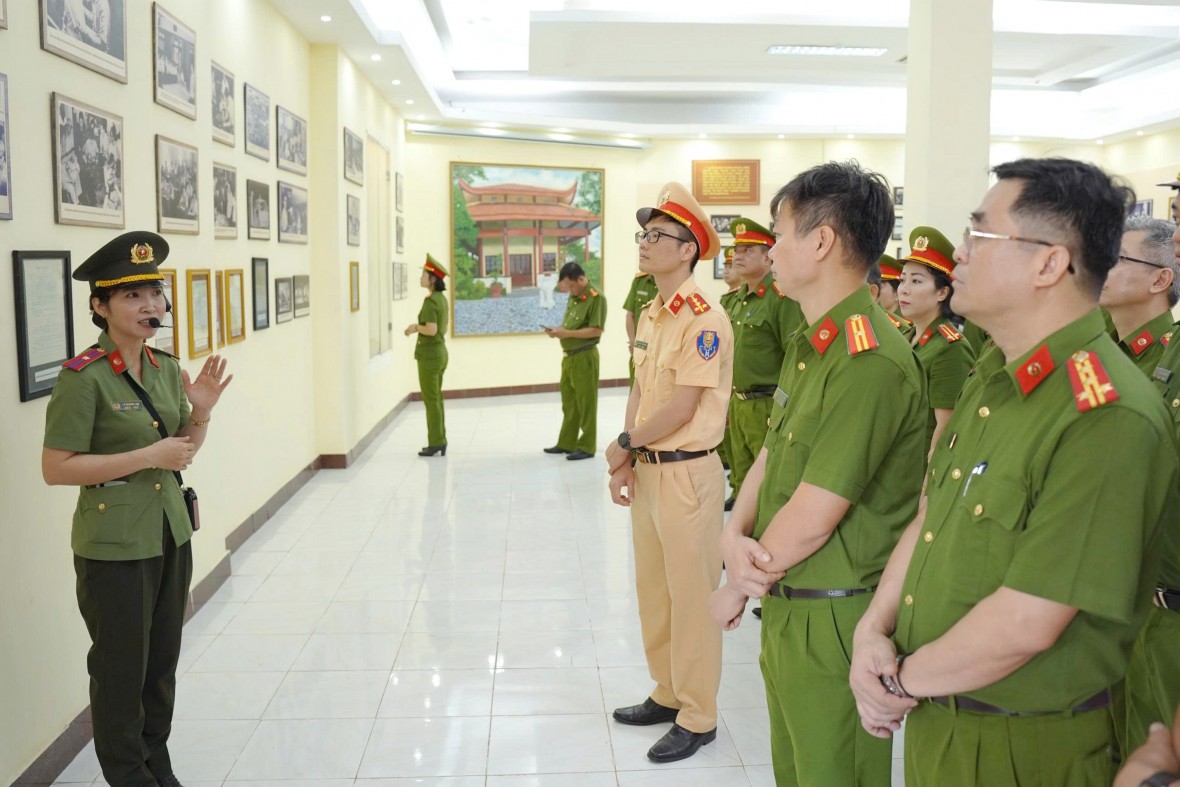 Công an Cà Mau: Tăng cường giáo dục chính trị, tư tưởng trong tình hình mới