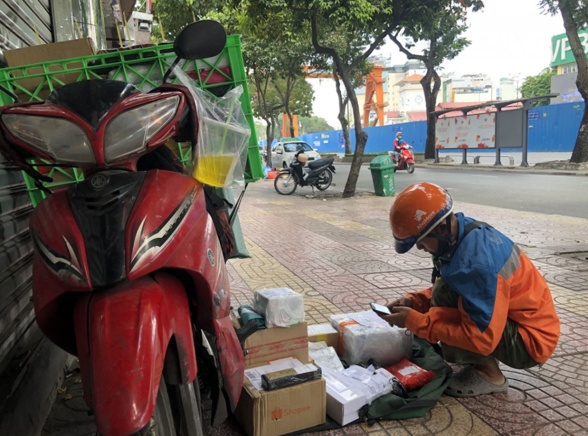 Từ 1/8 sẽ thu thuế VAT tự động đối với hàng nhập khẩu dưới 1 triệu đồng Từ 1/8 sẽ thu thuế VAT tự động đối với hàng nhập khẩu dưới 1 triệu đồng