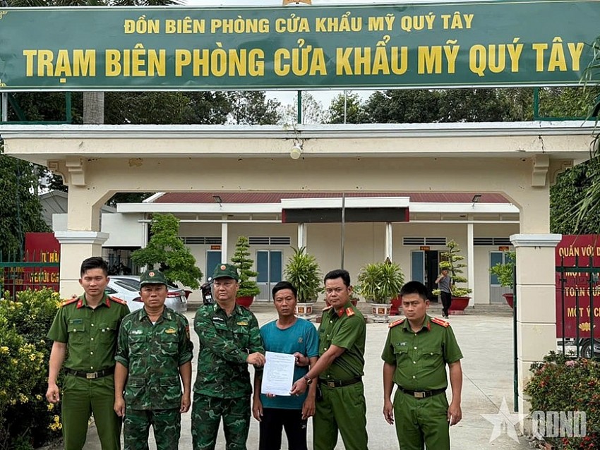 Bộ đội Biên phòng bàn giao đối tượng Nguyễn Văn Tài cho Cảnh sát điều tra, Công an tỉnh Tây Ninh. Bộ đội Biên phòng bàn giao đối tượng Nguyễn Văn Tài cho Cảnh sát điều tra, Công an tỉnh Tây Ninh.