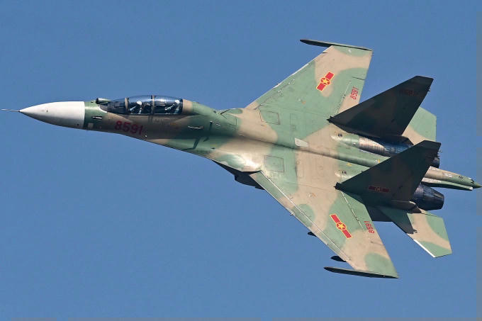 Su-30MK2 đang luyện tập tr&ecirc;n bầu trời H&agrave; Nội. (Ảnh: Giang Huy - VNExpress)