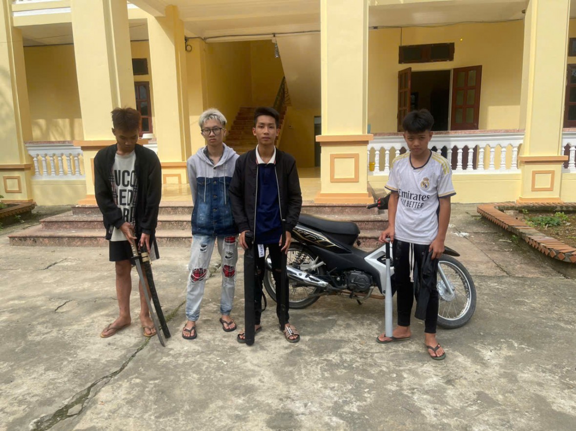 Phát hiện nhóm thiếu niên mang hung khí tụ tập gây rối lúc nửa đêm tại đèo Đá Trắng