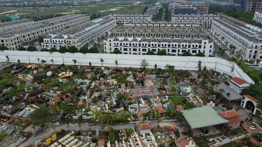 Hơn 2.500 căn nhà thấp tầng bung hàng tại Hà Nội, giá bán vẫn “neo đỉnh” căn nhà thấp tầng