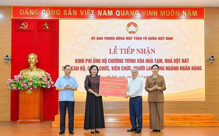 Ngành ngân hàng ủng hộ 82 tỷ đồng xóa nhà tạm, nhà dột nát