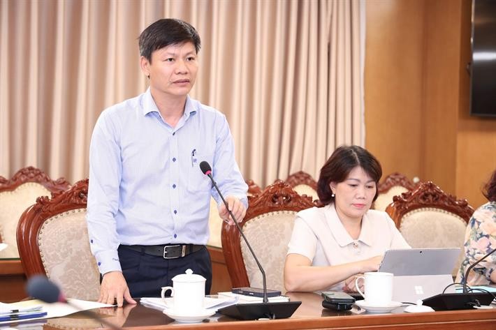 Vụ trưởng Vụ Giáo dục Mầm non Nguyễn Thanh Đề báo cáo tiến độ xây dựng. (Ảnh: Bộ GD&ĐT)