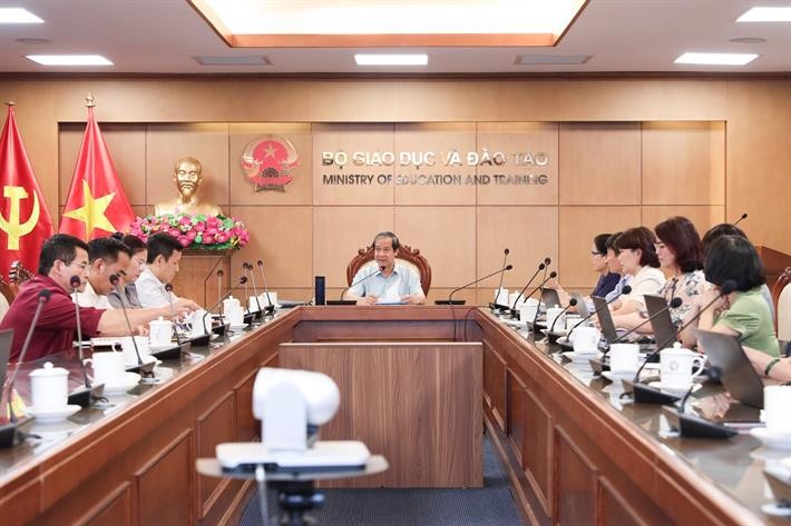 Bộ trưởng Bộ GDĐT Nguyễn Kim Sơn chủ trì phiên họp. (Ảnh: Bộ GD&ĐT)