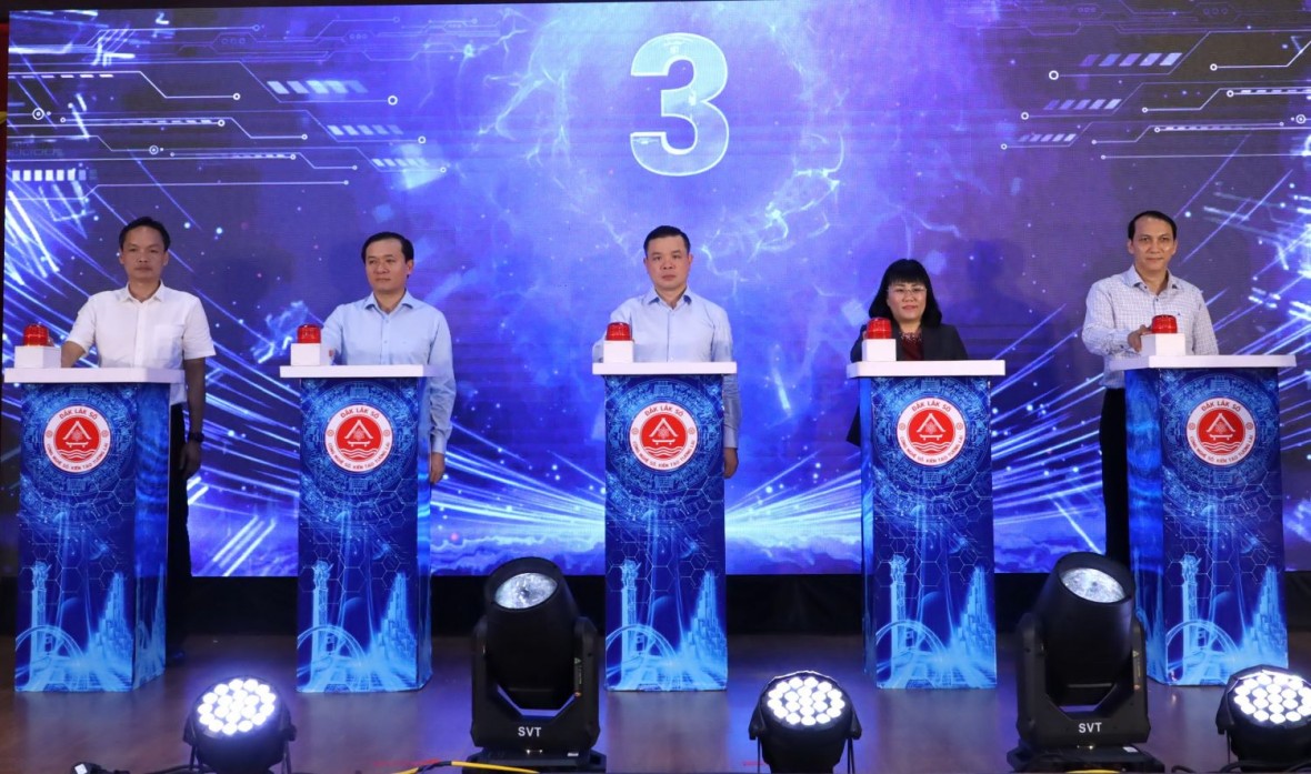 Lãnh đạo tỉnh nhấn nút khởi động thi công Dự án “Xây dựng hạ tầng chuyển đổi số tỉnh Đắk Lắk giai đoạn 2021-2025, định hướng đến 2030”.