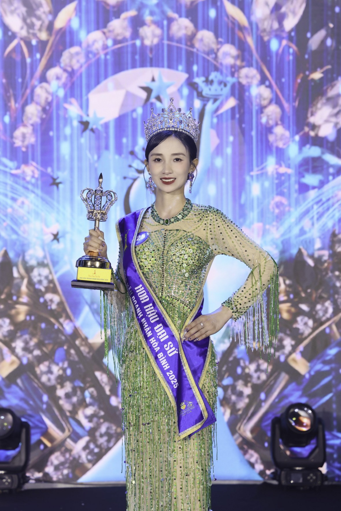 CEO ngành nội thất Phú Thọ đăng quang Hoa hậu Đại sứ - Hoa hậu Doanh nhân Hòa bình 2025