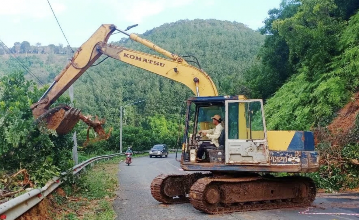 Xử lý xong sạt lở đất ảnh hưởng đến lưu thông đường ĐT.755B nối Đồng Nai - Lâm Đồng