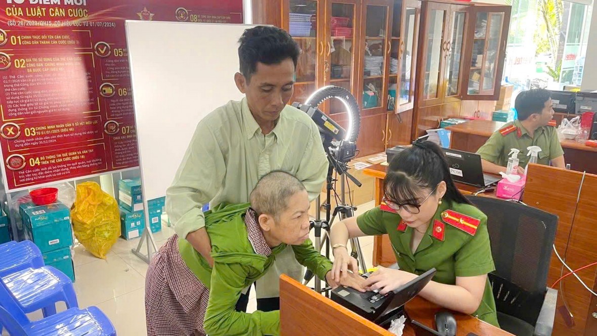 Công an tỉnh Cà Mau hỗ trợ xây nhà cho hội viên Hội Cựu Công an nhân dân