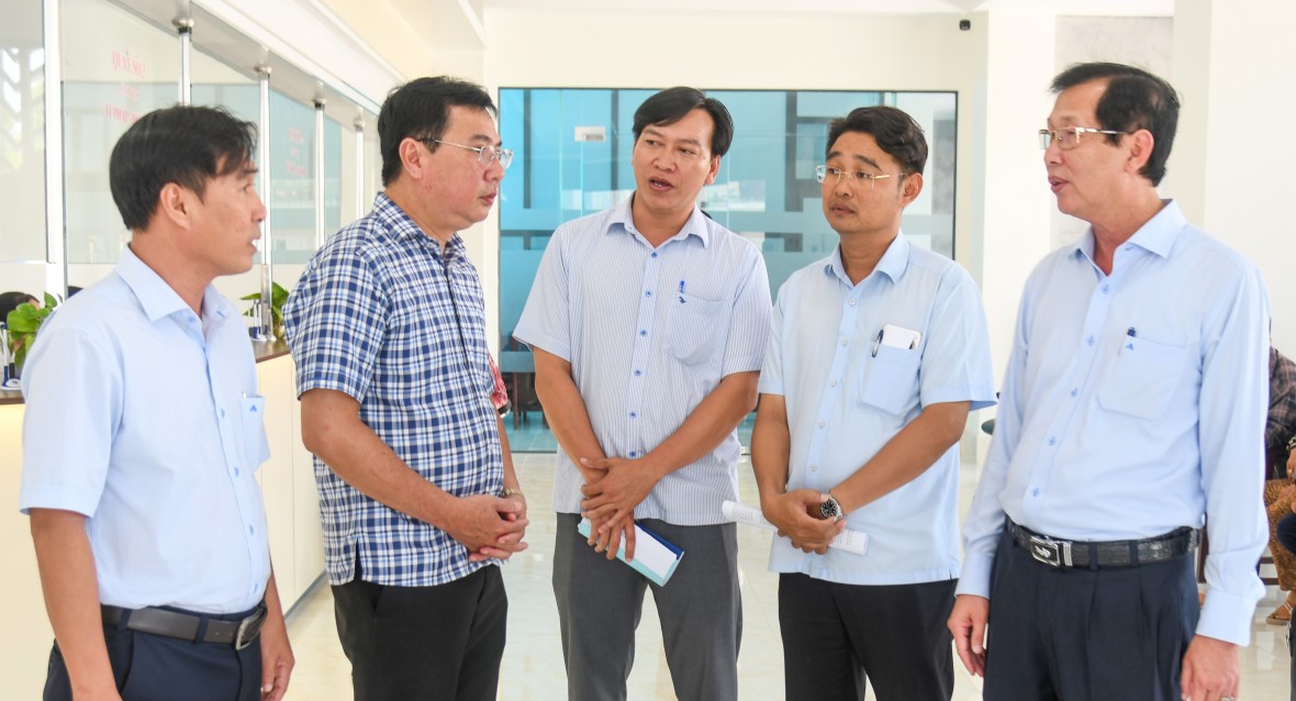 Phó Chủ tịch UBND tỉnh An Giang Lê Văn Phước kiểm tra vận hành chính quyền 2 cấp tại phường Hà Tiên và Tô Châu