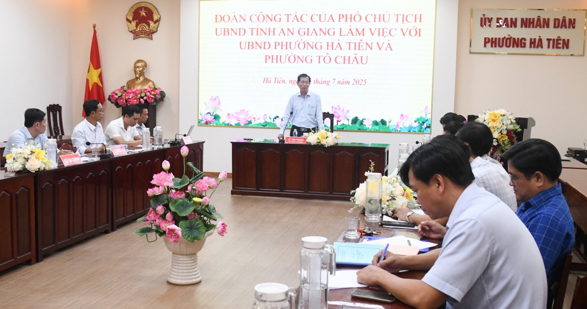 Phó Chủ tịch UBND tỉnh An Giang Lê Văn Phước kiểm tra vận hành chính quyền 2 cấp tại phường Hà Tiên và Tô Châu