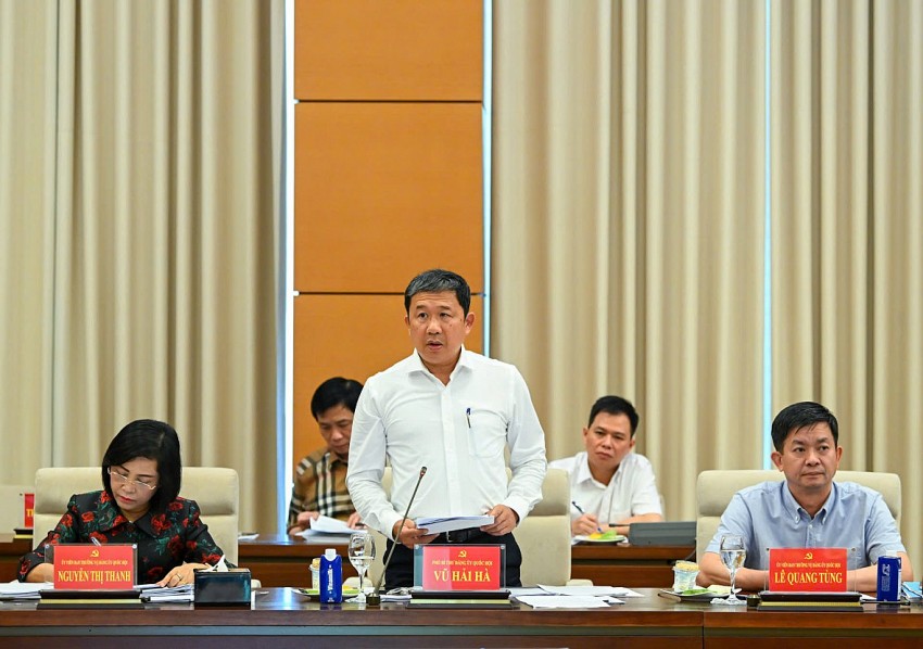 Vừa thực hiện sắp xếp lại giang sơn vừa đề ra các giải pháp để thúc đẩy tăng trưởng Vừa thực hiện sắp xếp lại giang sơn vừa đề ra các giải pháp để thúc đẩy tăng trưởng