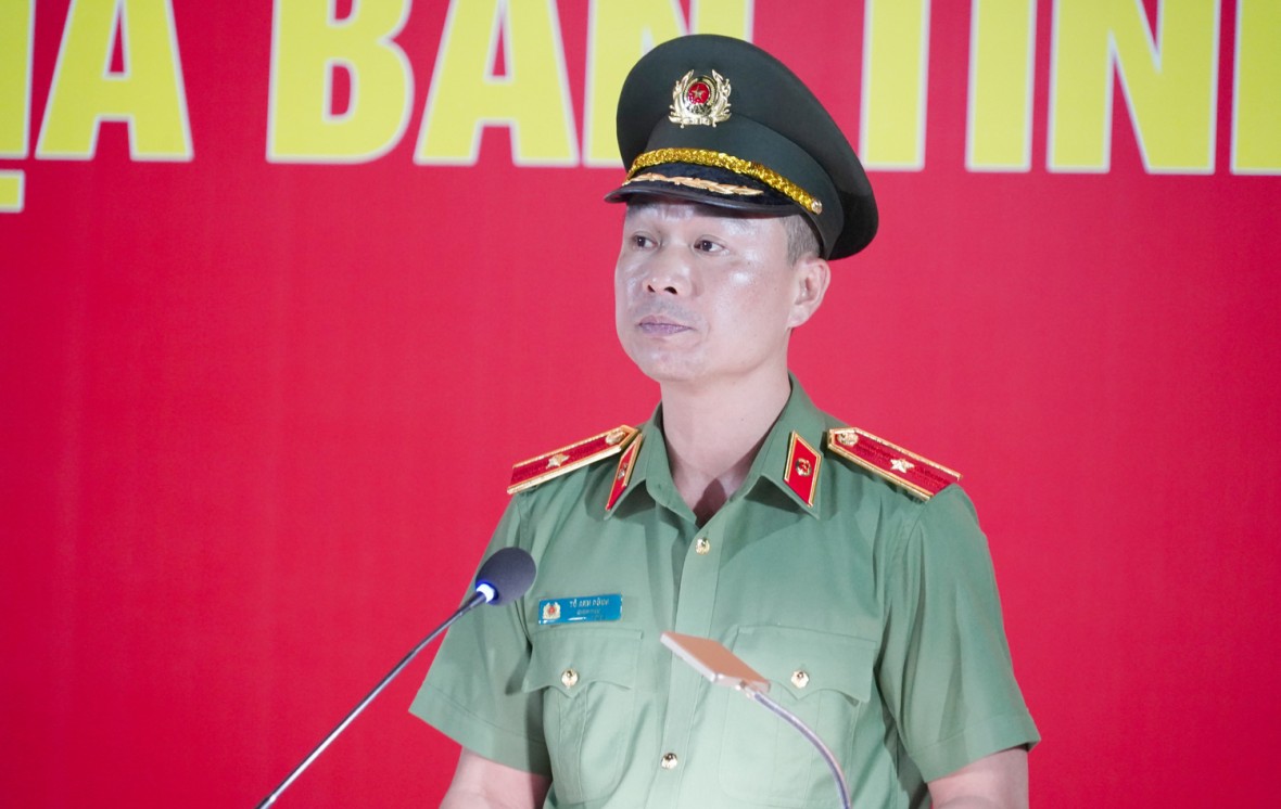 Thiếu tướng Tô Anh Dũng, Giám đốc Công an tỉnh phát Lệnh ra quân. (Ảnh: CATH) Thiếu tướng Tô Anh Dũng, Giám đốc Công an tỉnh phát Lệnh ra quân. (Ảnh: CATH)