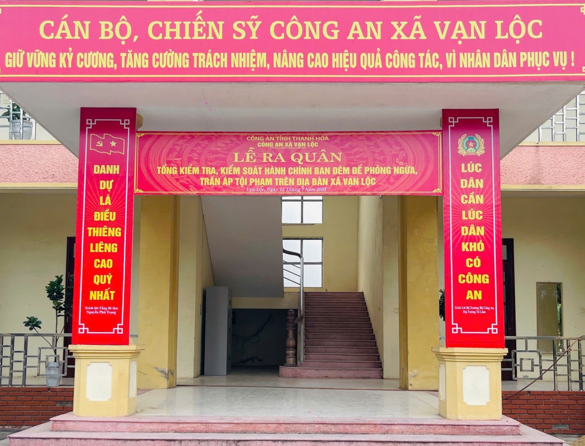 Công an xã Vạn Lộc, Thanh Hoá ra quân trấn áp tội phạm ban đêm. Công an xã Vạn Lộc, Thanh Hoá ra quân trấn áp tội phạm ban đêm.