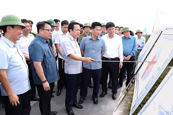 Chủ tịch UBND tỉnh Ninh Bình đi khảo sát thực tế một số công trình dự án Chủ tịch UBND tỉnh Ninh Bình đi khảo sát thực tế một số công trình dự án