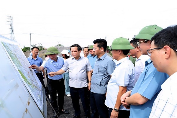 Chủ tịch UBND tỉnh Ninh Bình đi khảo sát thực tế một số công trình dự án Chủ tịch UBND tỉnh Ninh Bình đi khảo sát thực tế một số công trình dự án