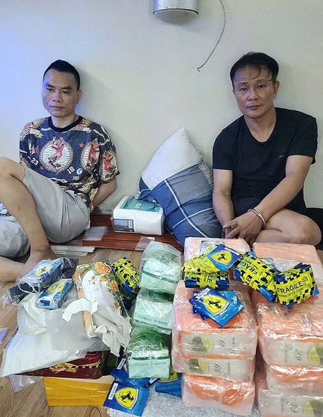 Các đối tượng liên quan và số ma túy tang vật vụ án. Các đối tượng liên quan và số ma túy tang vật vụ án.