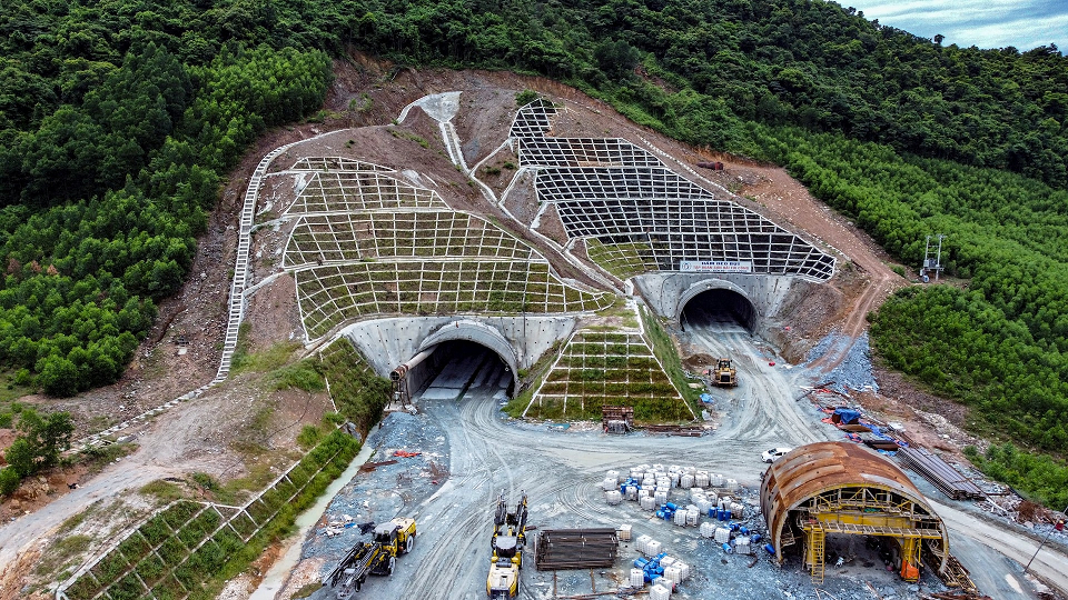 Bộ Xây dựng Đẩy nhanh tiến độ đầu tư hoàn chỉnh các hầm đường bộ trên tuyến cao tốc Bắc - Nam phía Đông