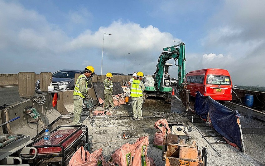 Bắt đầu sửa chữa khe co giãn trụ P26 trên cầu Long Thành trên cao tốc TPHCM - Long Thành