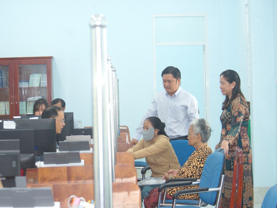 Cà Mau phát huy mô hình chính quyền hai cấp: Tinh gọn bộ máy, nâng cao chất lượng phục vụ Nhân dân Cà Mau phát huy mô hình chính quyền hai cấp: Tinh gọn bộ máy, nâng cao chất lượng phục vụ Nhân dân