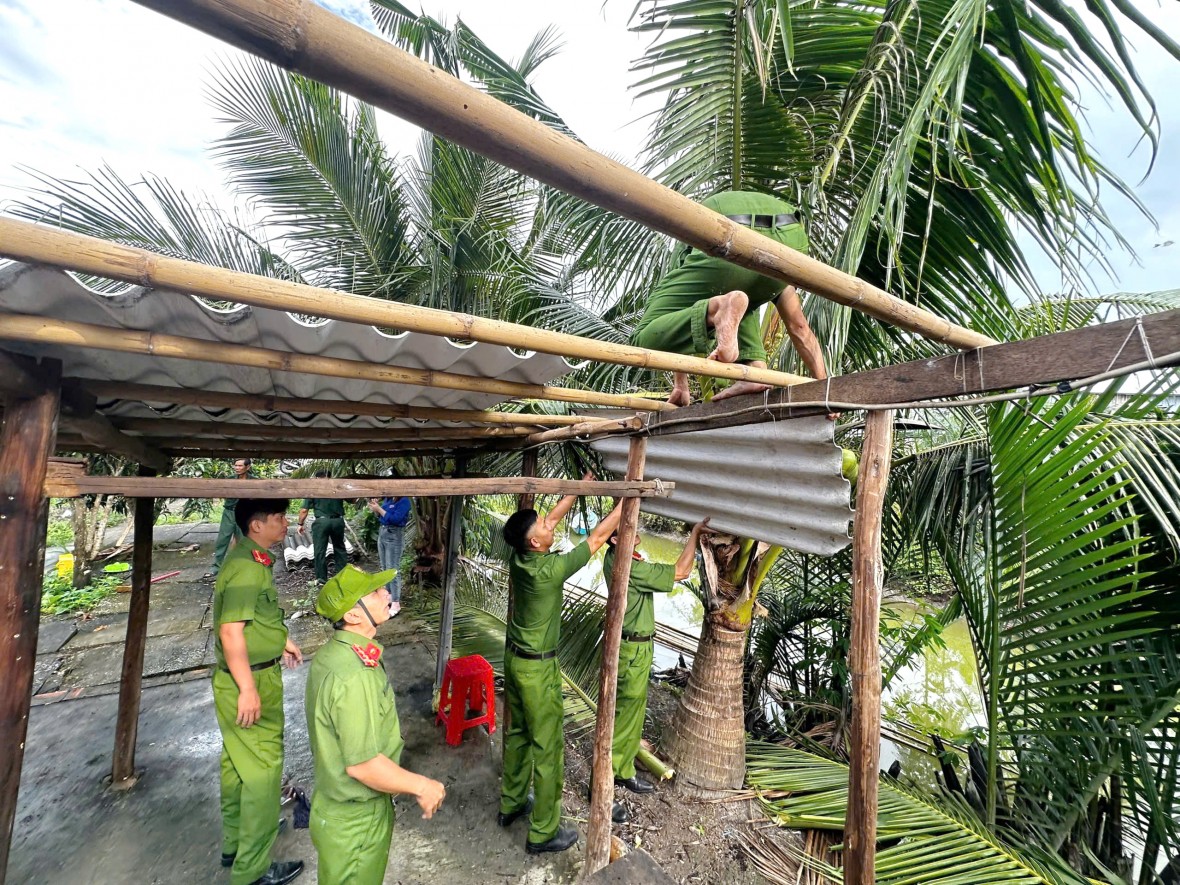 Cà Mau: Ra quân hỗ trợ Hội viên Hội Cựu CAND xóa nhà tạm, xây dựng nhà tình nghĩa