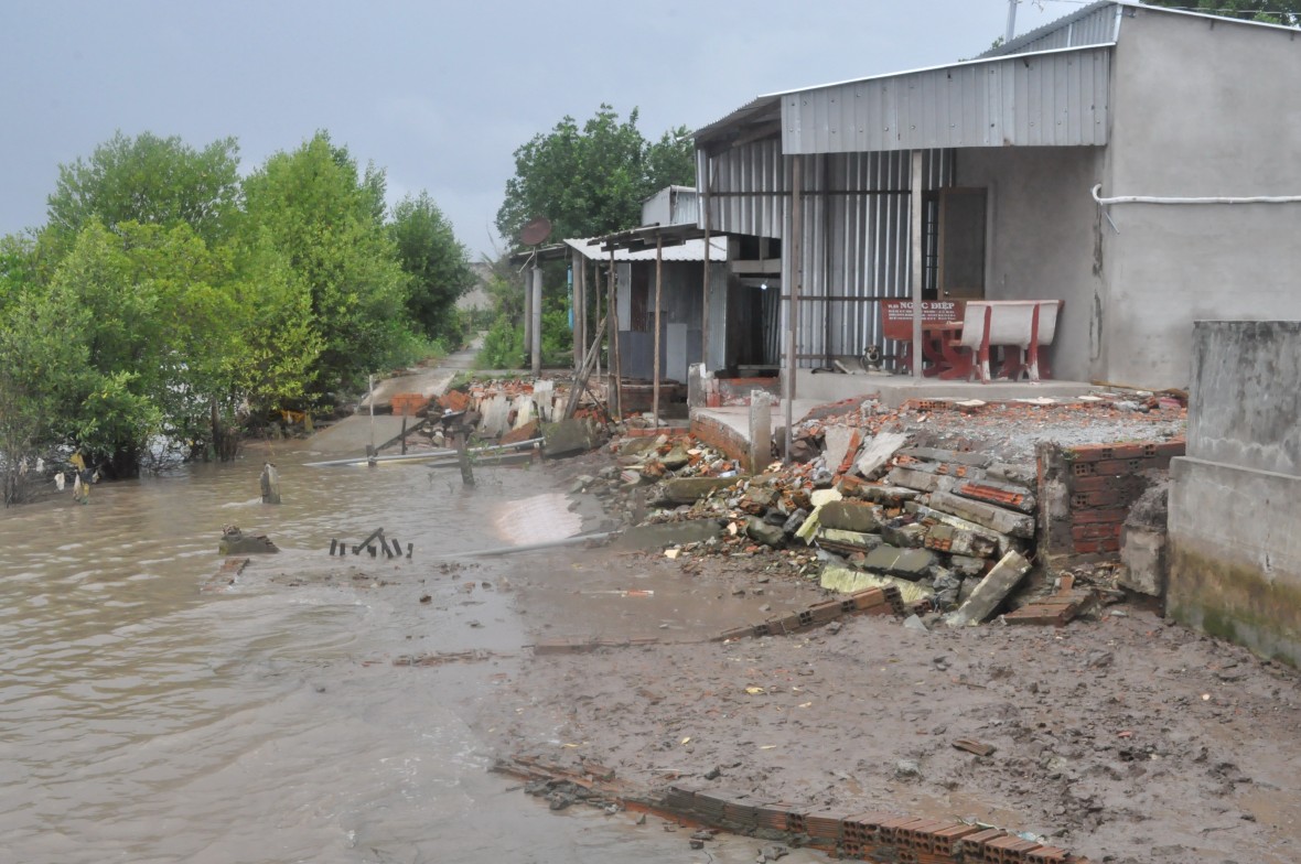 Sạt lở bờ sông, bờ biển diễn biến nghiêm trọng, nhiều khu vực ở Cà Mau nguy cơ mất an toàn cao