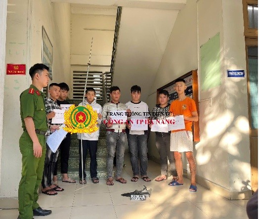 nhóm thanh thiếu niên sử dụng hung khí vô cớ truy đuổi, gây thương tích người