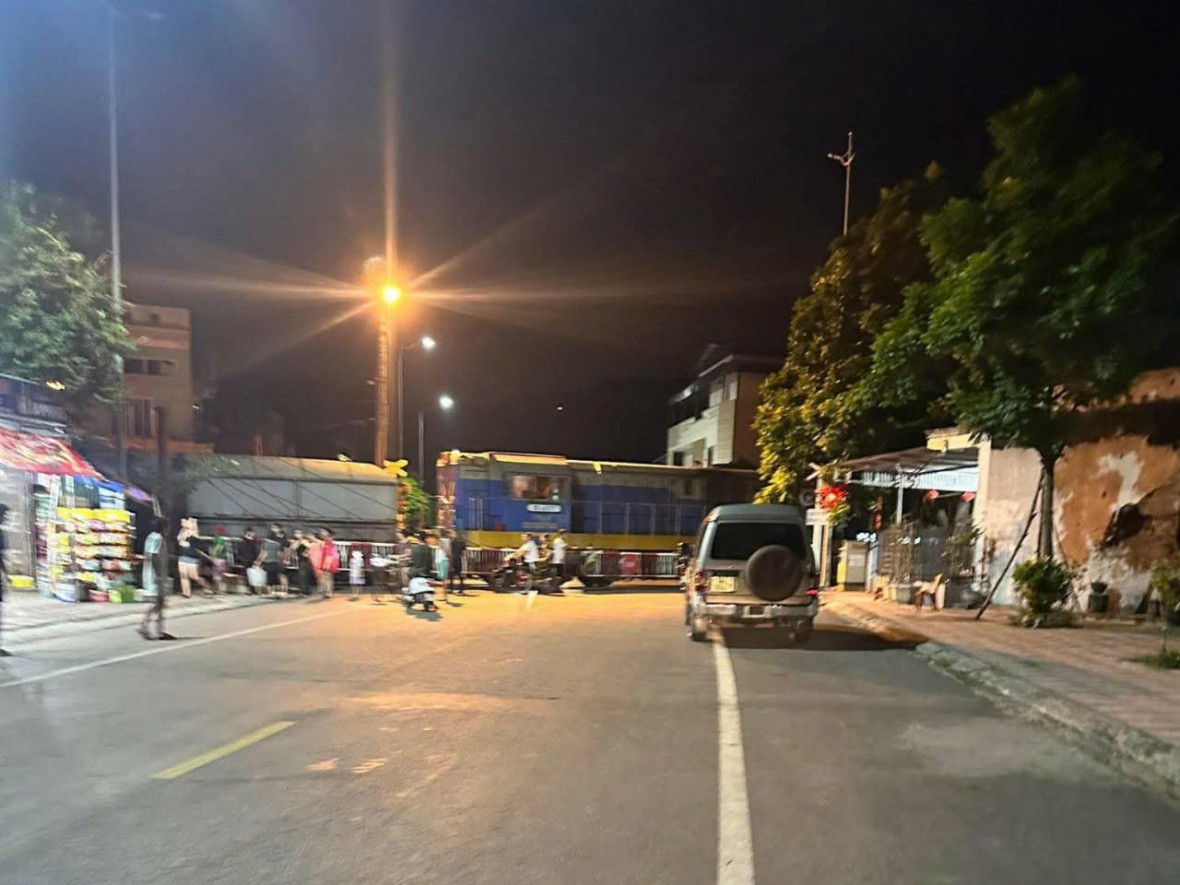 Người đàn ông bị tàu hỏa tông tử vong khi băng qua đường sắt ở Quảng Ninh