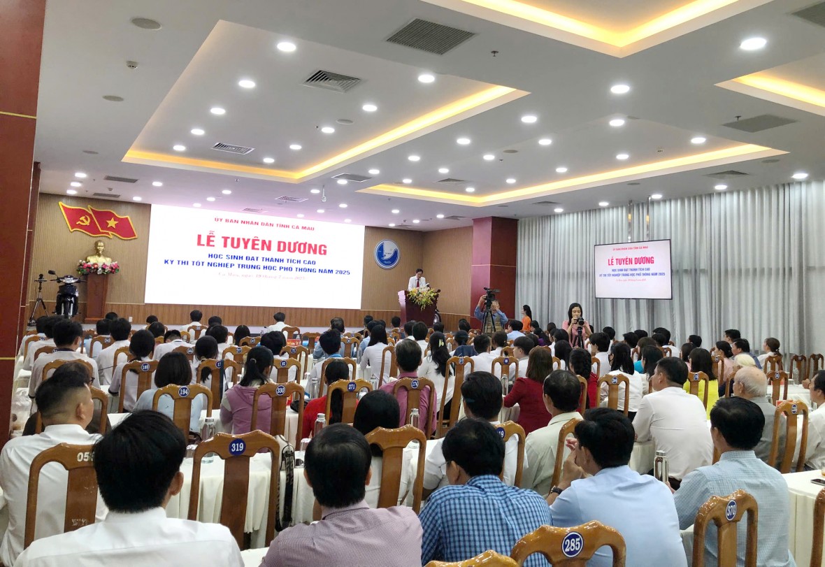 Tỉnh Cà Mau tuyên dương học sinh xuất sắc trong kỳ thi tốt nghiệp THPT 2025