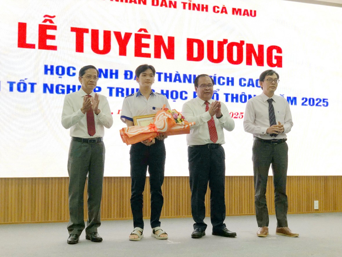 Tỉnh Cà Mau tuyên dương học sinh xuất sắc trong kỳ thi tốt nghiệp THPT 2025