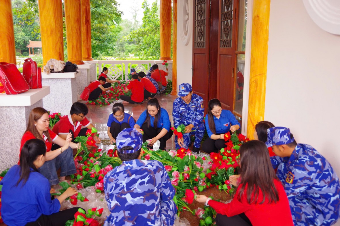 Tháng 7 về nguồn – Thắm đượm nghĩa tình của người lính biển Tây Nam