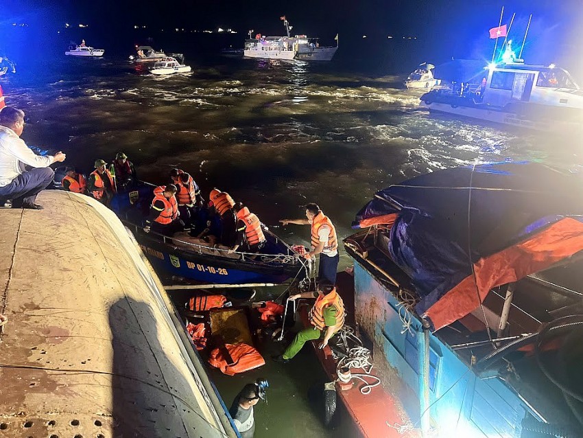 Tỉnh Quảng Ninh và doanh nghiệp hỗ trợ miễn phí ăn, ở cho thân nhân vụ lật tàu trên Vịnh Hạ Long