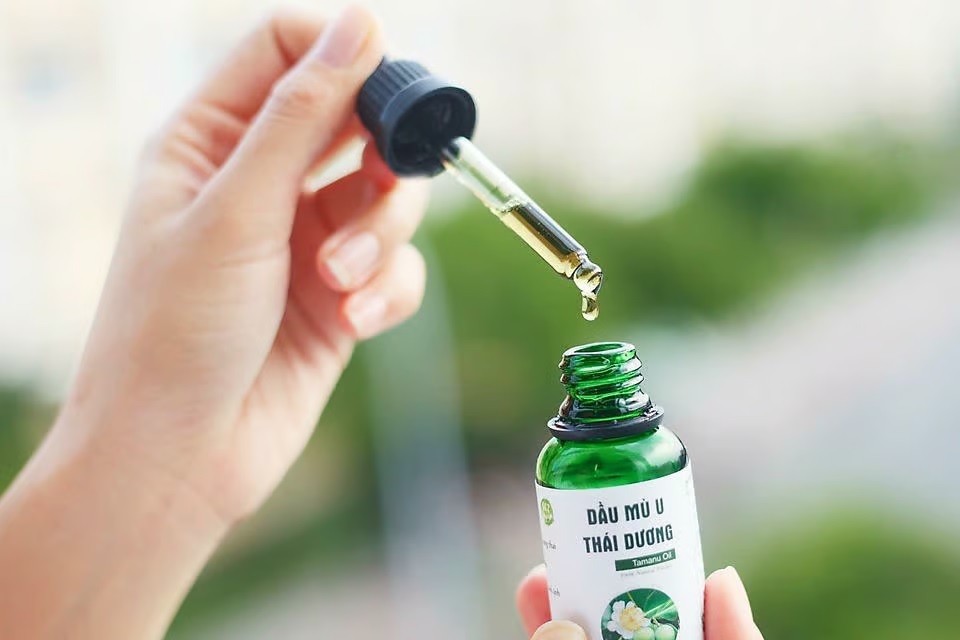 Bộ Y tế yêu cầu đình chỉ lưu hành và thu hồi sản phẩm Dầu mù u Thái Dương. (Ảnh minh hoạ)