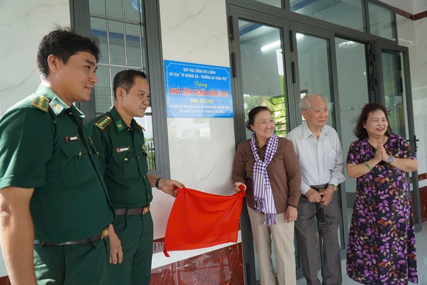 TP Cần Thơ: Trao tặng “Nhà tình nghĩa” cho cán bộ Biên phòng