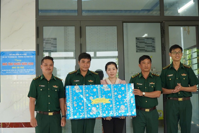 TP Cần Thơ: Trao tặng “Nhà tình nghĩa” cho cán bộ Biên phòng