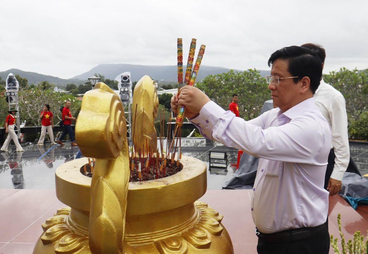 Thăm, tặng quà người có công tại An Giang nhân kỷ niệm 78 năm Ngày Thương binh - Liệt sĩ