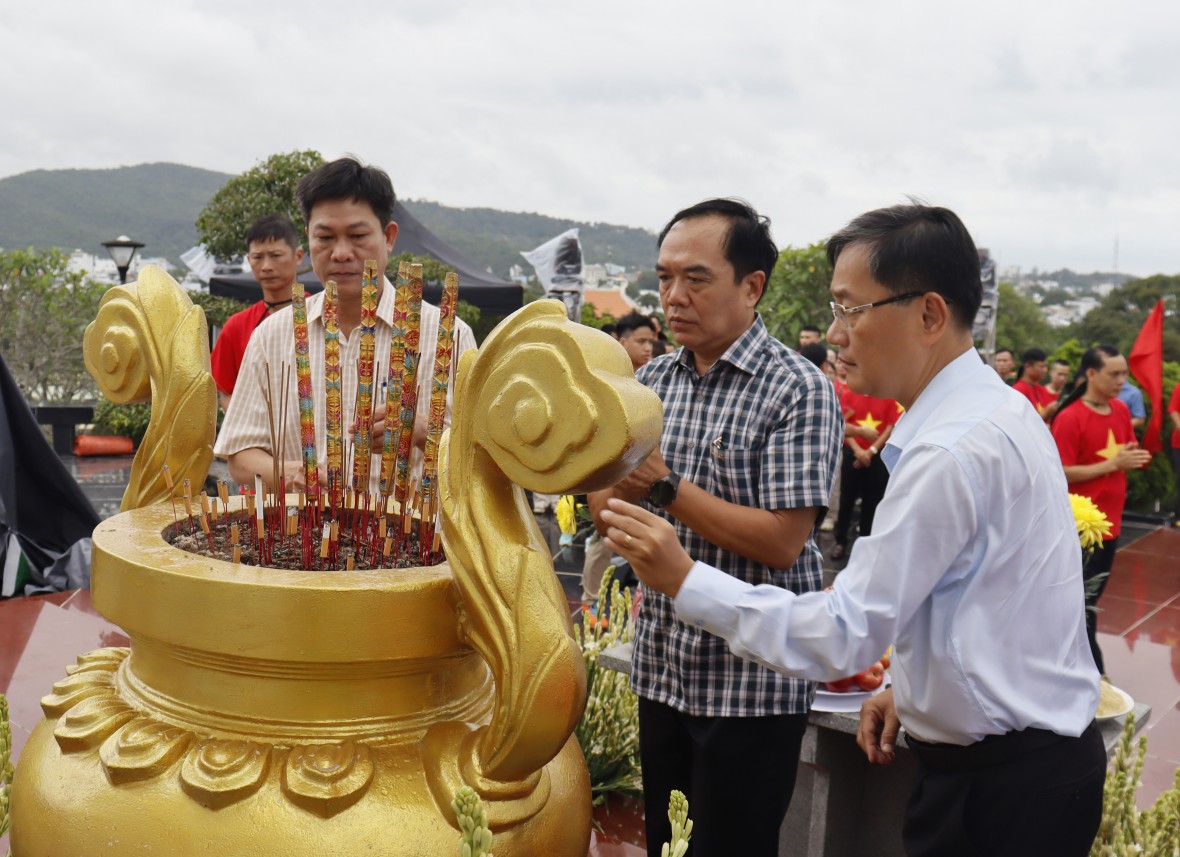 Thăm, tặng quà người có công tại An Giang nhân kỷ niệm 78 năm Ngày Thương binh - Liệt sĩ Thăm, tặng quà người có công tại An Giang nhân kỷ niệm 78 năm Ngày Thương binh - Liệt sĩ