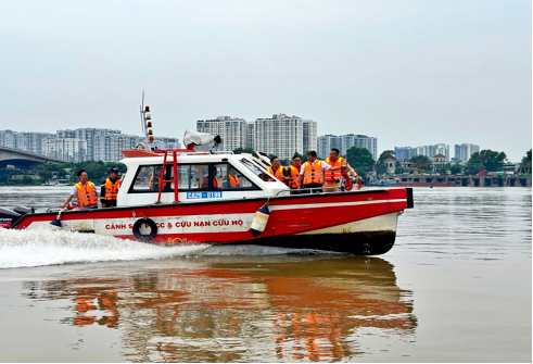 Công an TP Hà Nội tăng cường kiểm tra, tuyên truyền ứng phó bão số 3 trên tuyến sông Hồng Công an TP Hà Nội tăng cường kiểm tra, tuyên truyền ứng phó bão số 3 trên tuyến sông Hồng