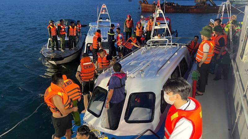 Hà Nội đề xuất hỗ trợ nạn nhân vụ lật tàu ở Hạ Long Hà Nội đề xuất hỗ trợ nạn nhân vụ lật tàu ở Hạ Long