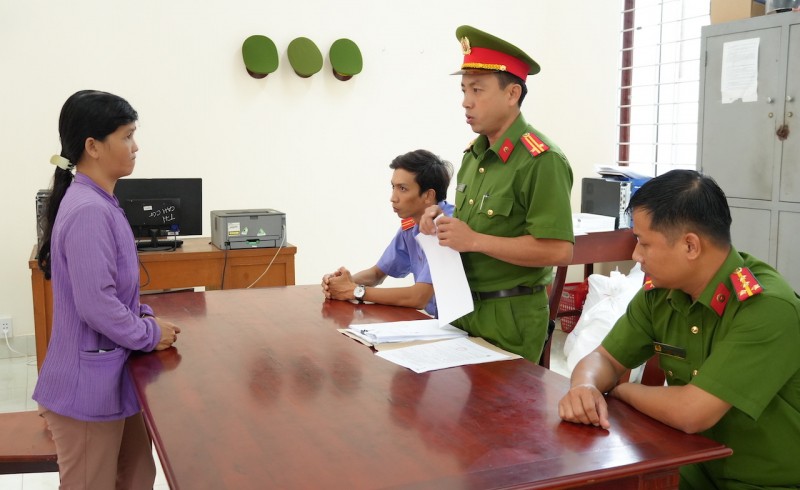 Đối tượng Nguyễn Thị Oanh tại cơ quan công an sau khi bị bắt vì hành vi trộm cắp tài sản. Ảnh Công an Đồng Tháp