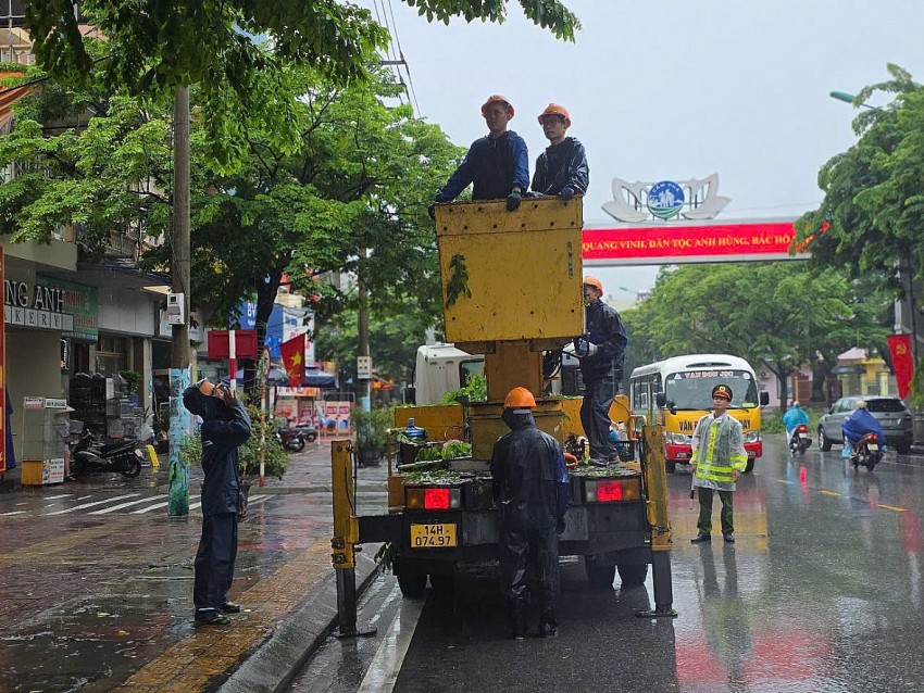 Quảng Ninh nhanh chóng khắc phục sự cố điện do bão số 3